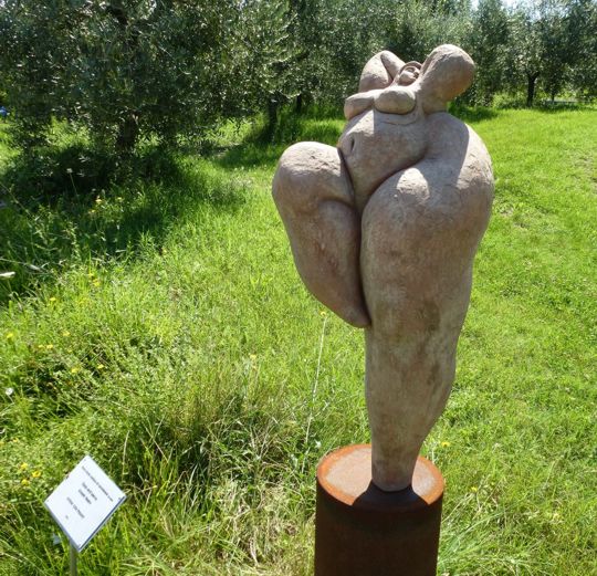 Grande Madre dell'artista Ezio Passeri nel Parco della Scultura di Castelbuono di Bevagna - Perugia - Umbria