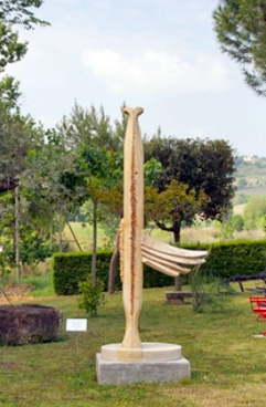 Forme laceranti dell' artista Sestilio Burattini nel Parco della Scultura di Castelbuono di Bevagna - Perugia